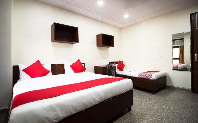 OYO 42732 Qlark Palace