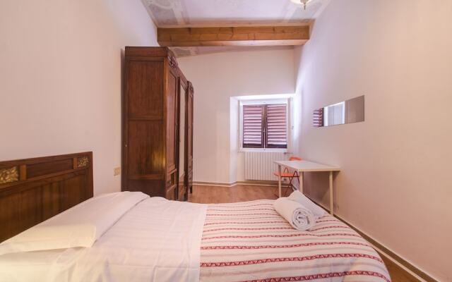 Lovely 4BD Apt 3min Walk to Ponte Vecchio
