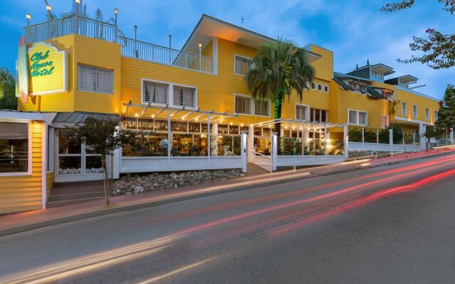 Club House Hotel