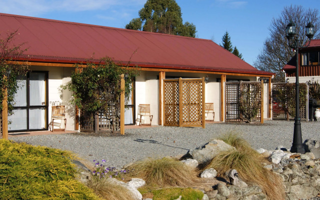 Pinewood Motels