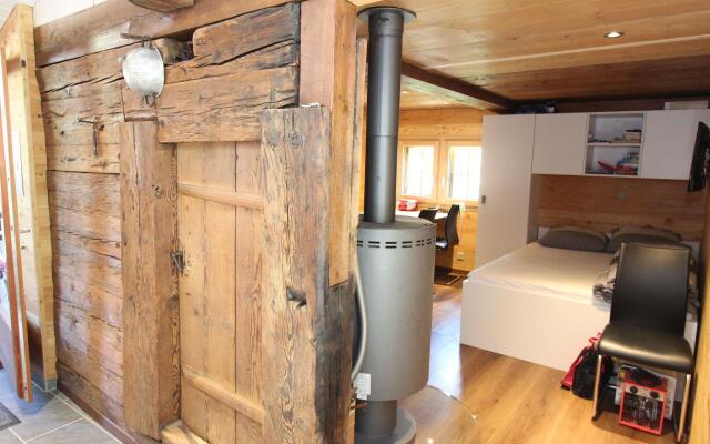 Mountain View Holiday Home in Binntal near Lengtal Deck