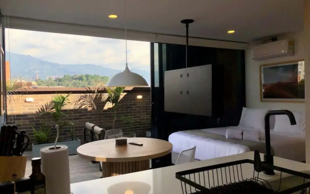 Cozy Studio w/ Balcony in Laureles Medellín