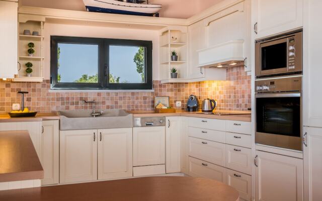 Alekos Beach Houses-Eternity