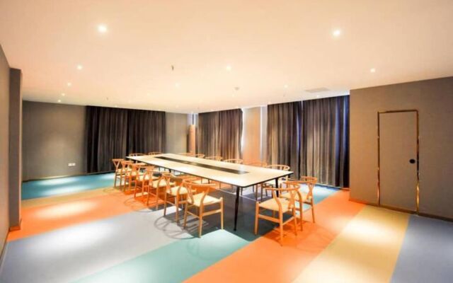 Yantai Huarui Danfeng Holiday Hotel