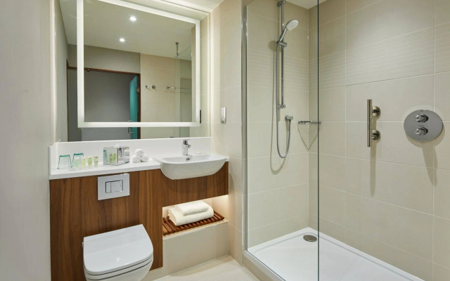 Courtyard by Marriott London Heathrow Airport