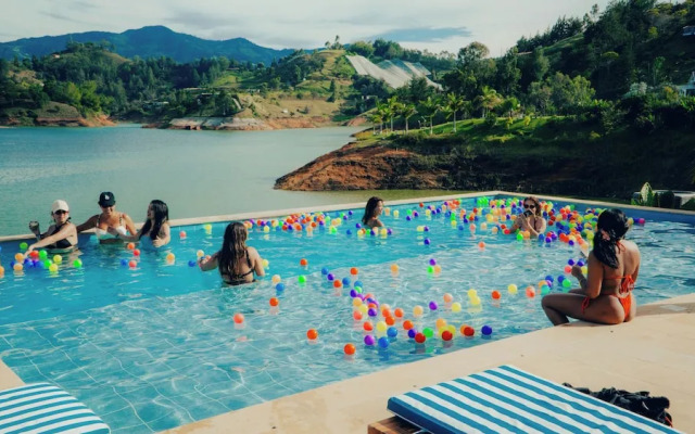 Viajero Guatapé Hostel & Lake Club