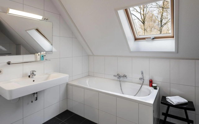 Thatched villa with two bathrooms, at 8 km. from Hoogeveen