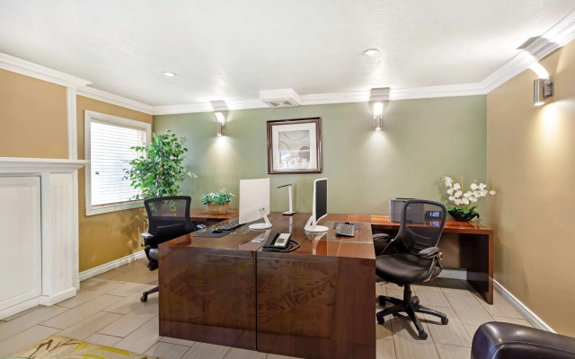 Best Western Plus Mirage Hotel & Resort