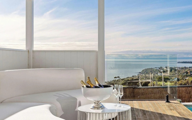 Bayview Luxe Entertainer Pool World Class View