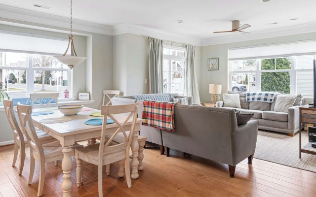 Grande Getaway Walking Distance to the Beach