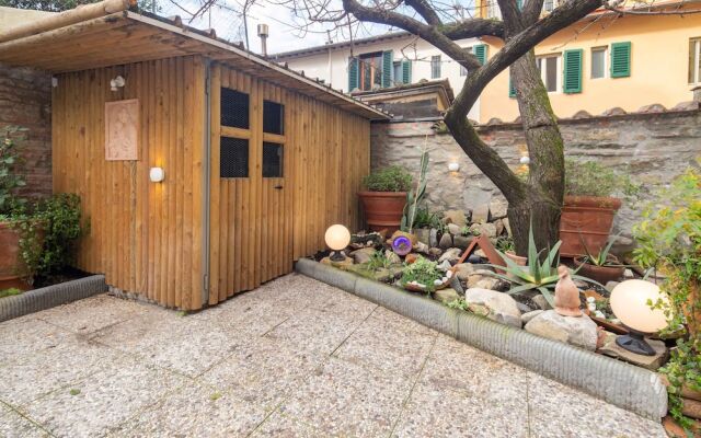 Ponte Rosso Modern by Mmega