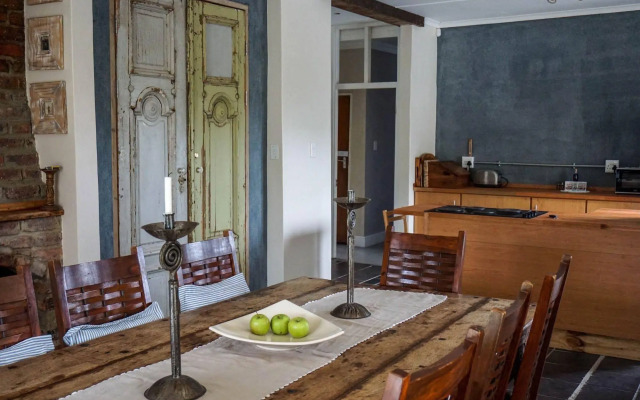 A Hilltop Country Retreat