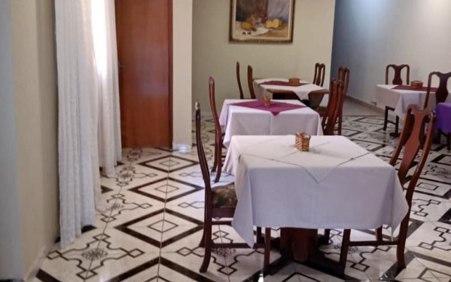 OYO Grande Hotel