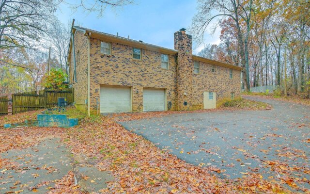 Charming Tennessee Retreat w/ Fireplace & Grill!