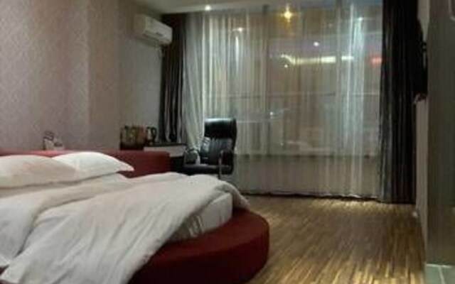 5CM Holiday Hotel