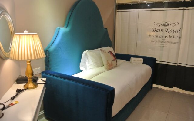 1 Day Car Hotel Station 18