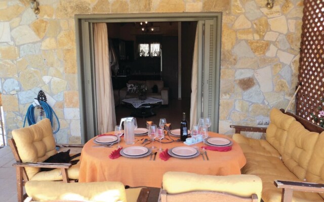 Nice Home in Xyropigado With 4 Bedrooms, Wifi and Outdoor Swimming Pool