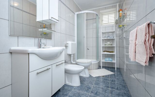 Apartment Sjajna - garden: A1 Jelsa, Island Hvar