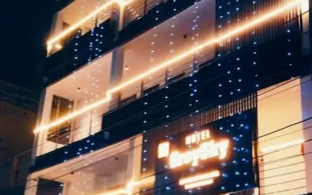 Hotel Grey Sky