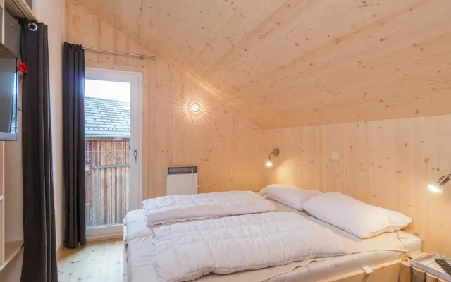 Cosy Chalet With hot tub