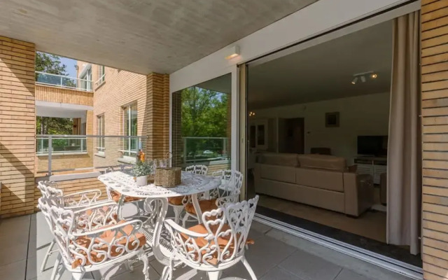 A Luminous Apartment Near the Marina