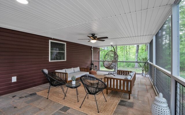 Woodhaven: Your Serene Countryside Escape 5 Bedroom Farmhouse by RedAwning