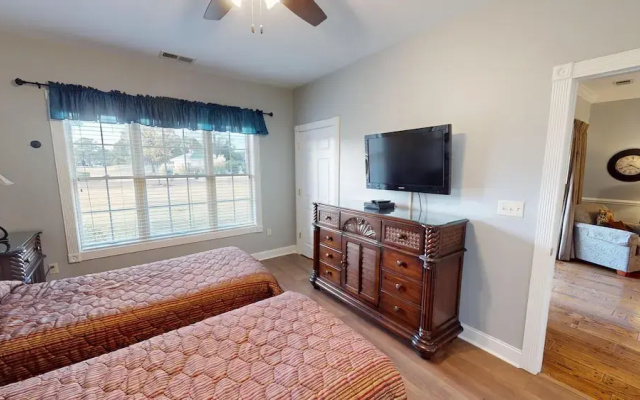 Magnolia Pointe Luster Leaf 4898-103