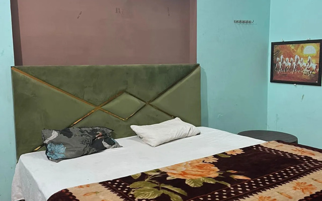 OYO 93687 Hotel Galaxy Red Inn