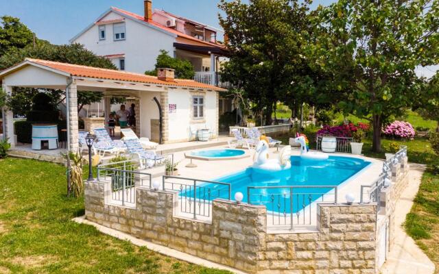Ankica - pool & garden - A1(9)