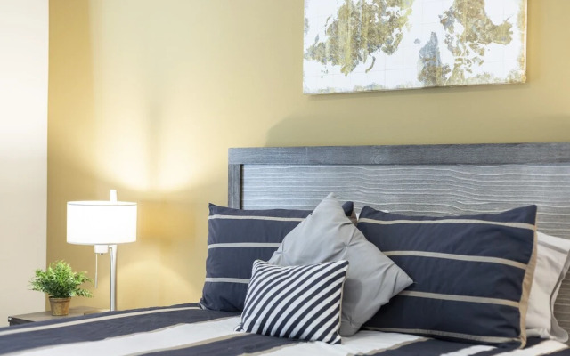 Luxurious & Cozy Midtown Texas Condo