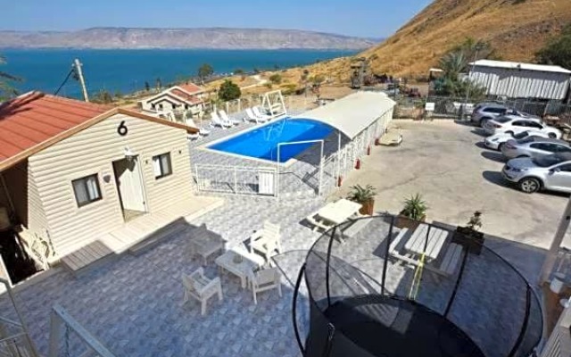 Ahuzat Hof Kinneret Chalet