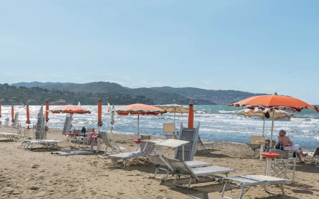 Scenic Holiday Home in Giannella near Beach