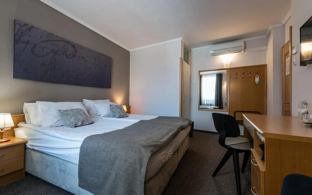 Hotel Mrak 4*