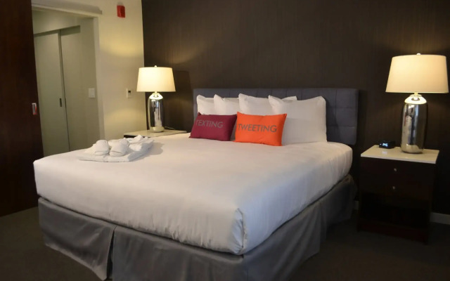 Hotel Lucent