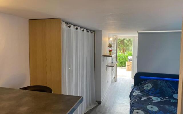 Studio rénové avec piscine proche Saint-Tropez