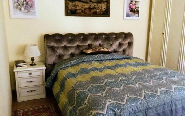 Central lakefront apartment