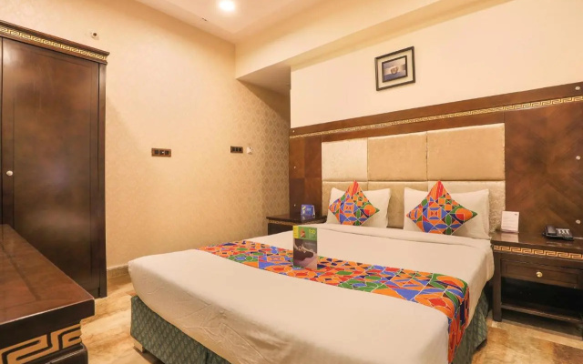 Fabhotel Frazer Suites