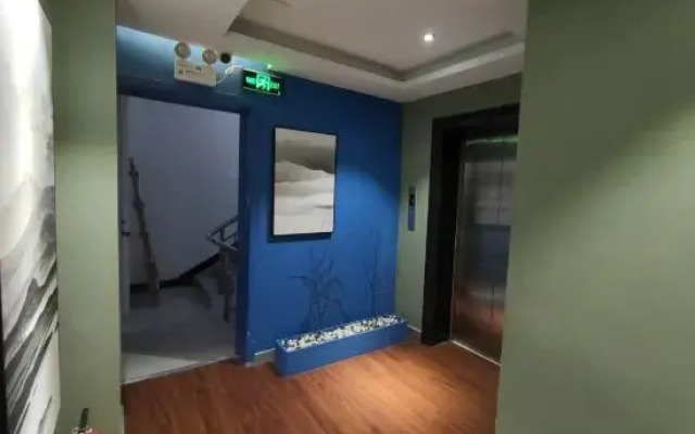 Sili Carl Visual Hotel