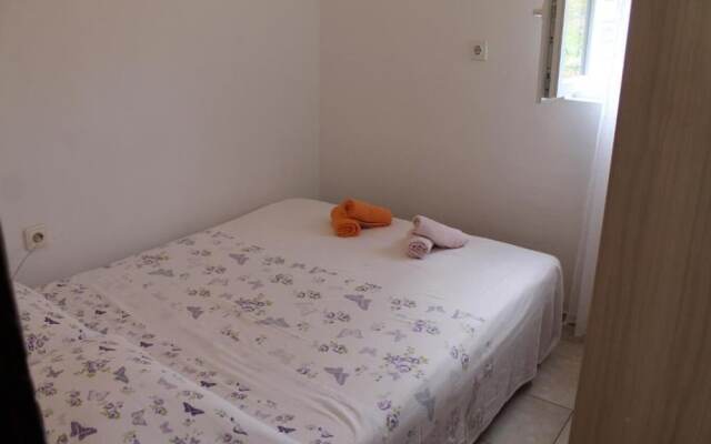 Snjeza - 80 m From Beach - A2 Apartman