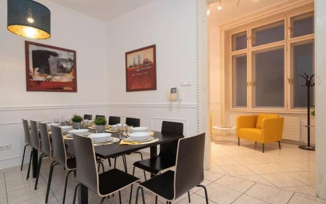 BEST located, 150 m2 5 bedrooms apt.,