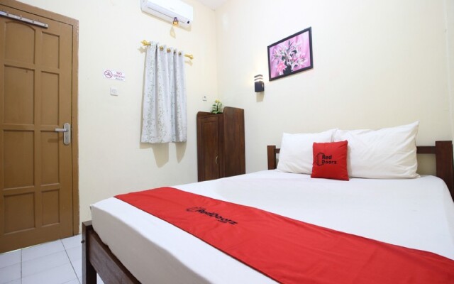 RedDoorz @ Jalan Parangtritis