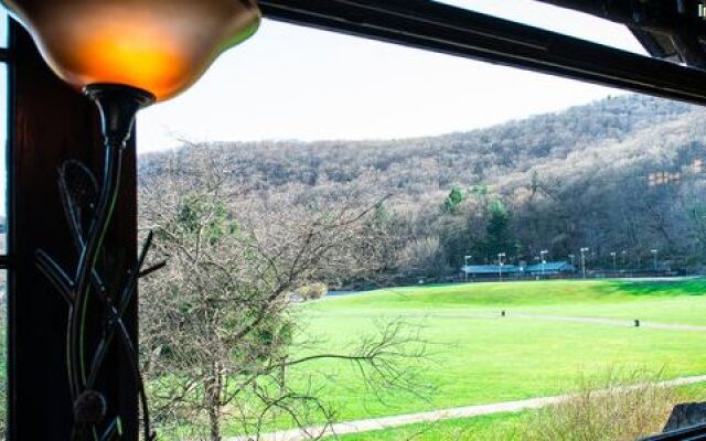 Overlook Lodge at Bear Mountain