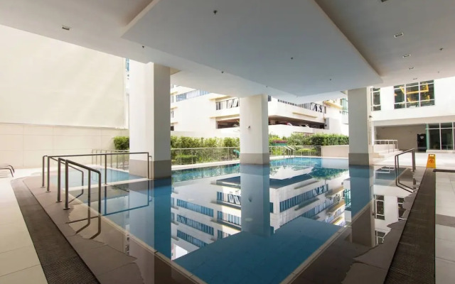 Elegant 2BR Apartment in Upscale Fort BGC Fast Wifi