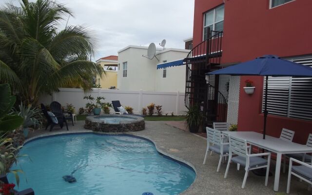 Beautiful Home At The Hill With Private Pool