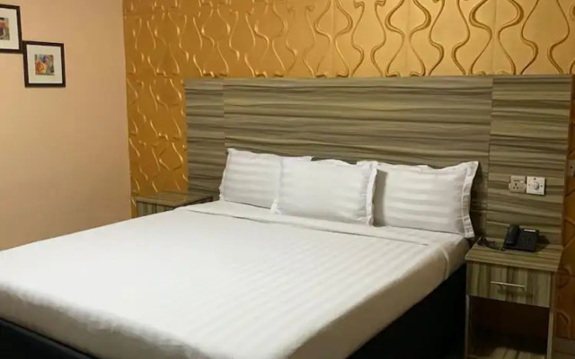 Royal Marquis Hotel