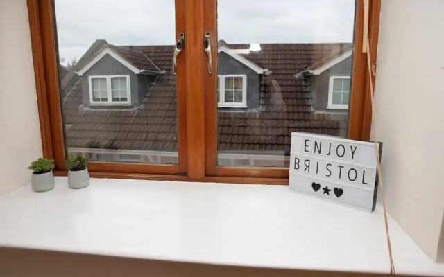 1 Bedroom Apartment by Gloucester Road