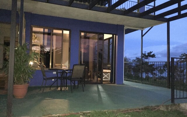 Bluebay Bugenvil Lake Lodge