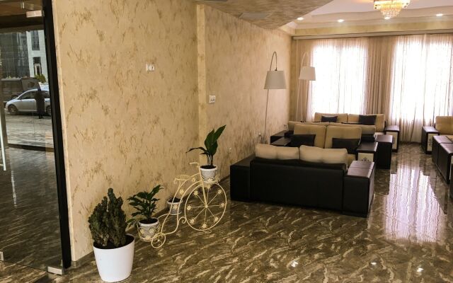 L Plaza Hotel