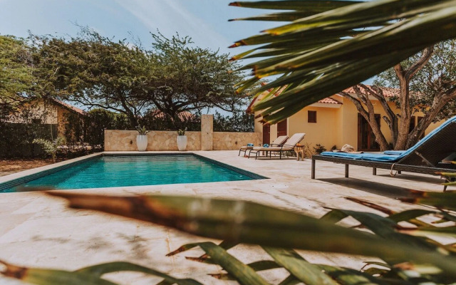 Secluded Villa With Pool3min to Beachfree Utilities
