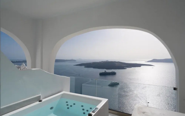 Adamis Majesty Suites